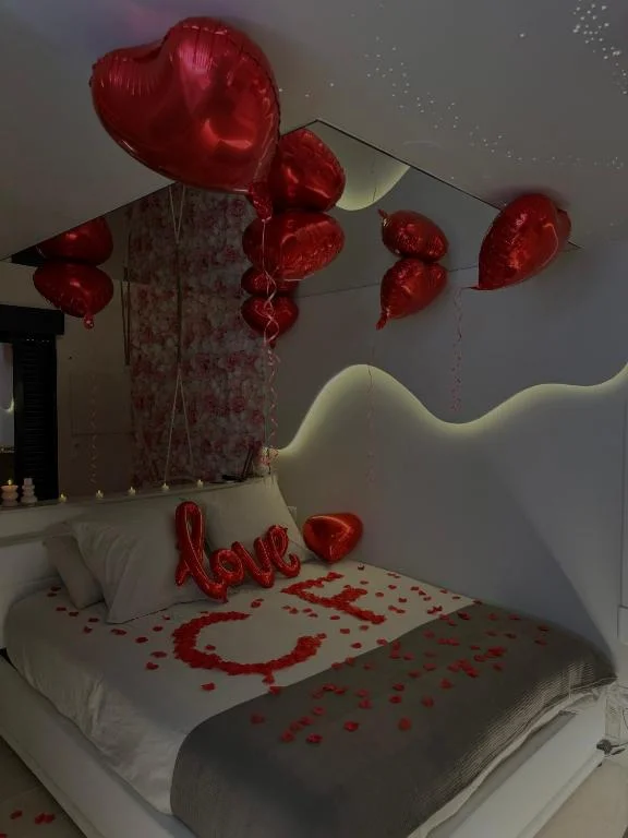 Spa Privé Luxe et Love Room – Proche Disney | Séjour Romantique