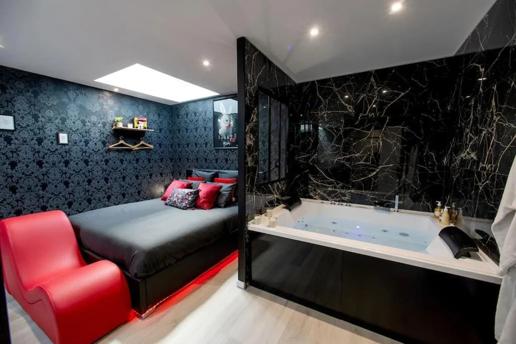 Love Room jacuzzi — photo 2