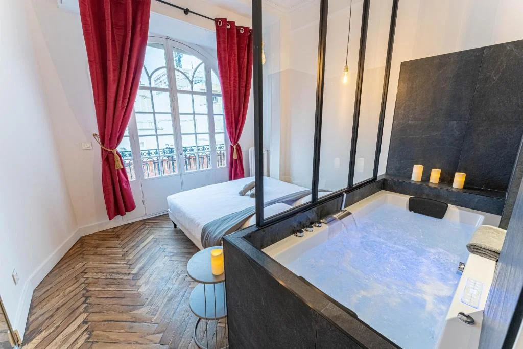 Jacuzzi-Nice quartier des musiciens-Loft — photo 2