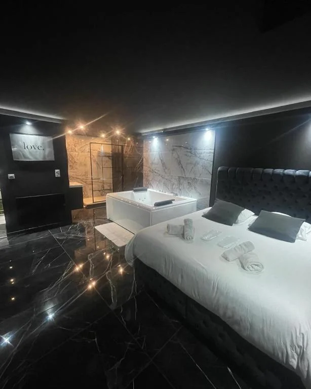 La Suite Prestige Jacuzzi,Sauna,Netflix,Disney — photo 2
