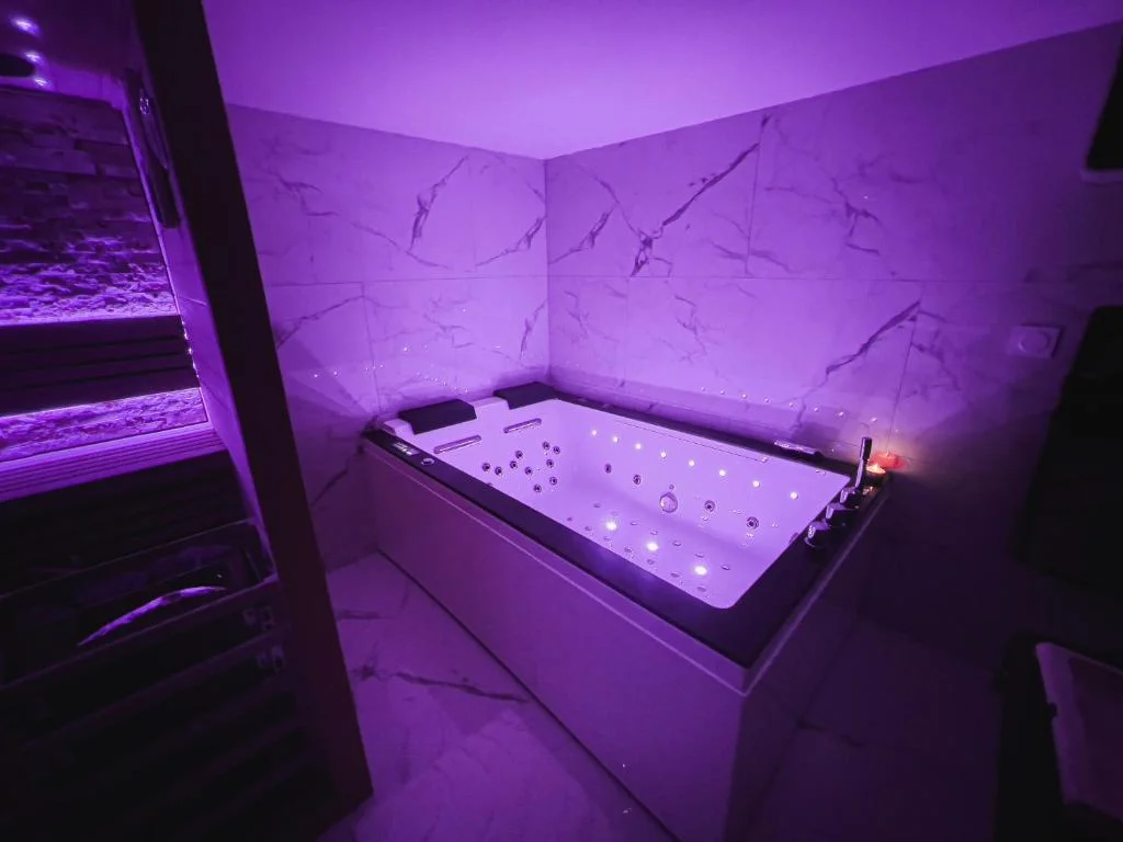 Suite KING Size - Sauna & Jacuzzi - Lisieux