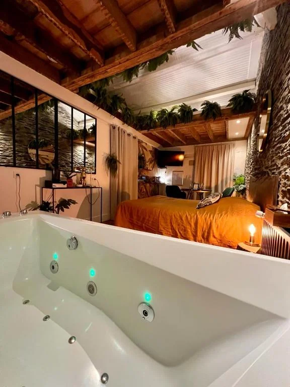 LOVE ROOM JUNGLE - LES PETITS PLAISIRS — photo 2