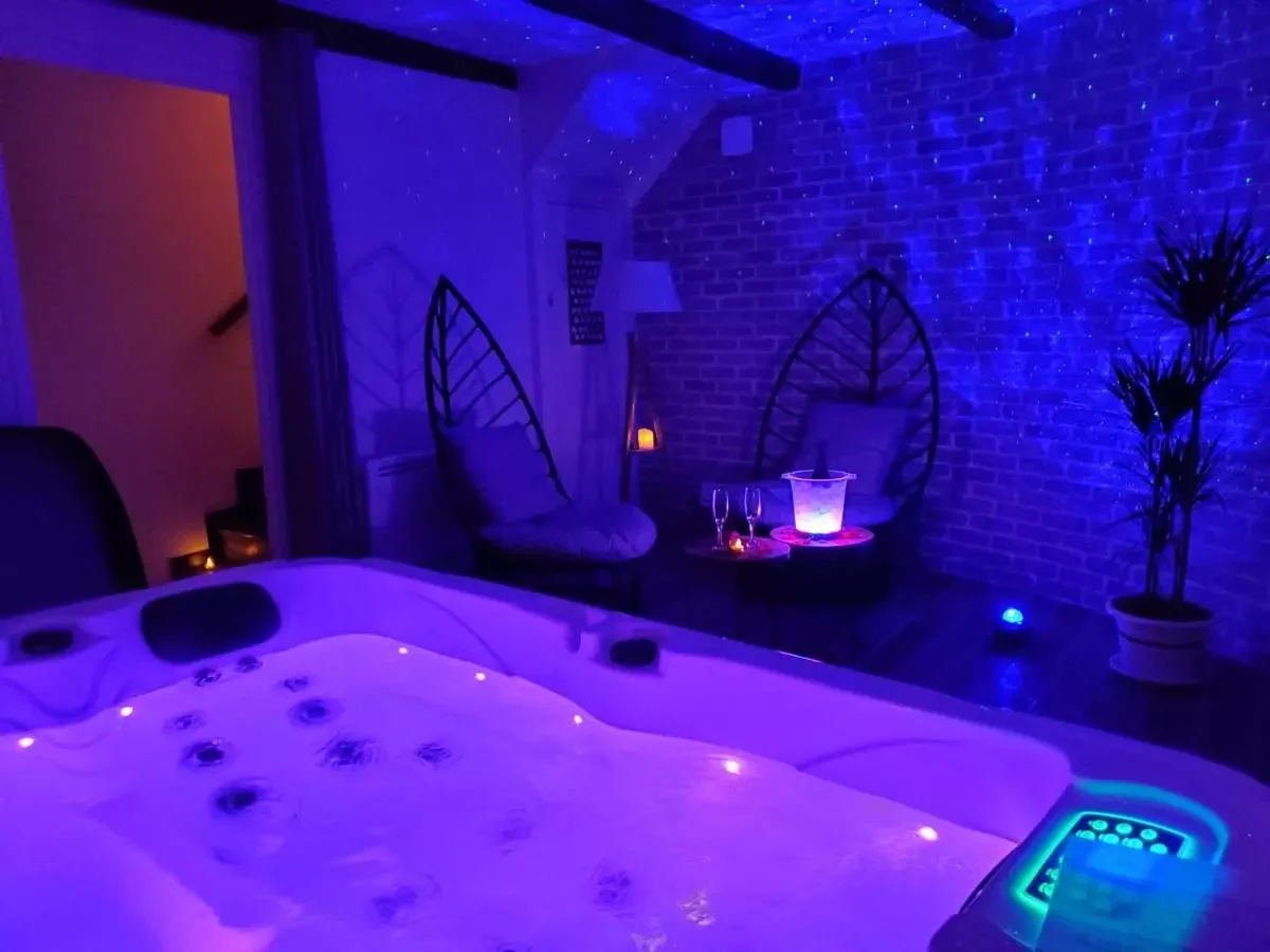 Gîte à Flaviac en Ardèche avec Jacuzzi privatif