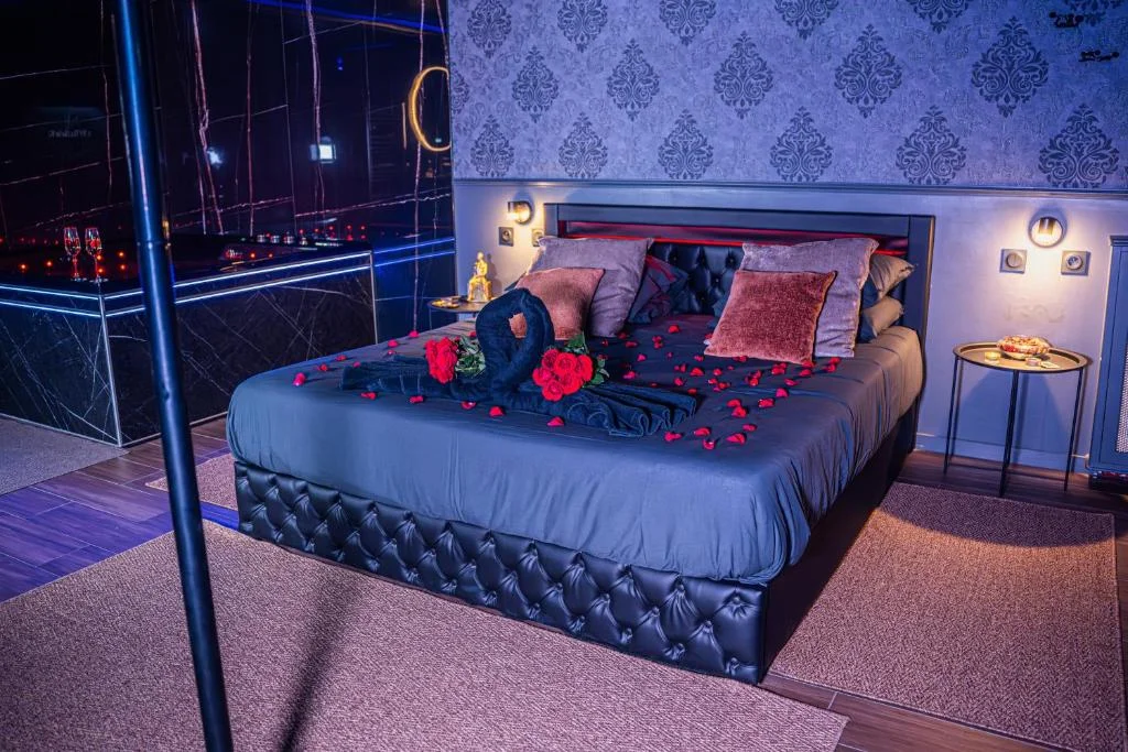ROMANCE ROOM & LOVE - JACUZZI
