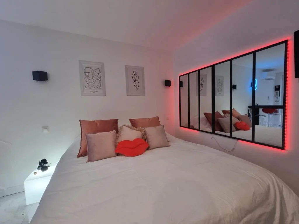 Suite BULLE D'AMOUR Balnèo Spa & Terrasse à 5 min des plages — photo 2