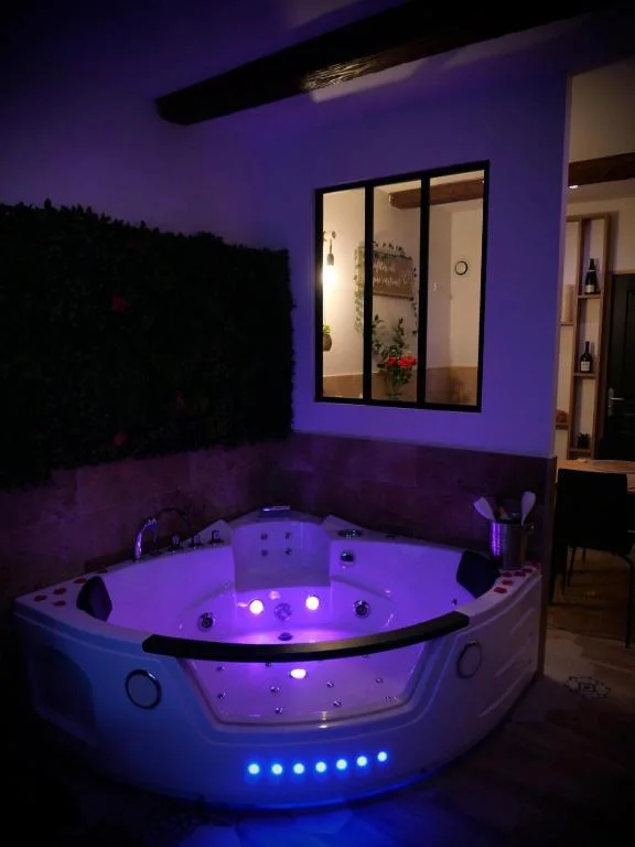 Love Home Jacuzzi — photo 2