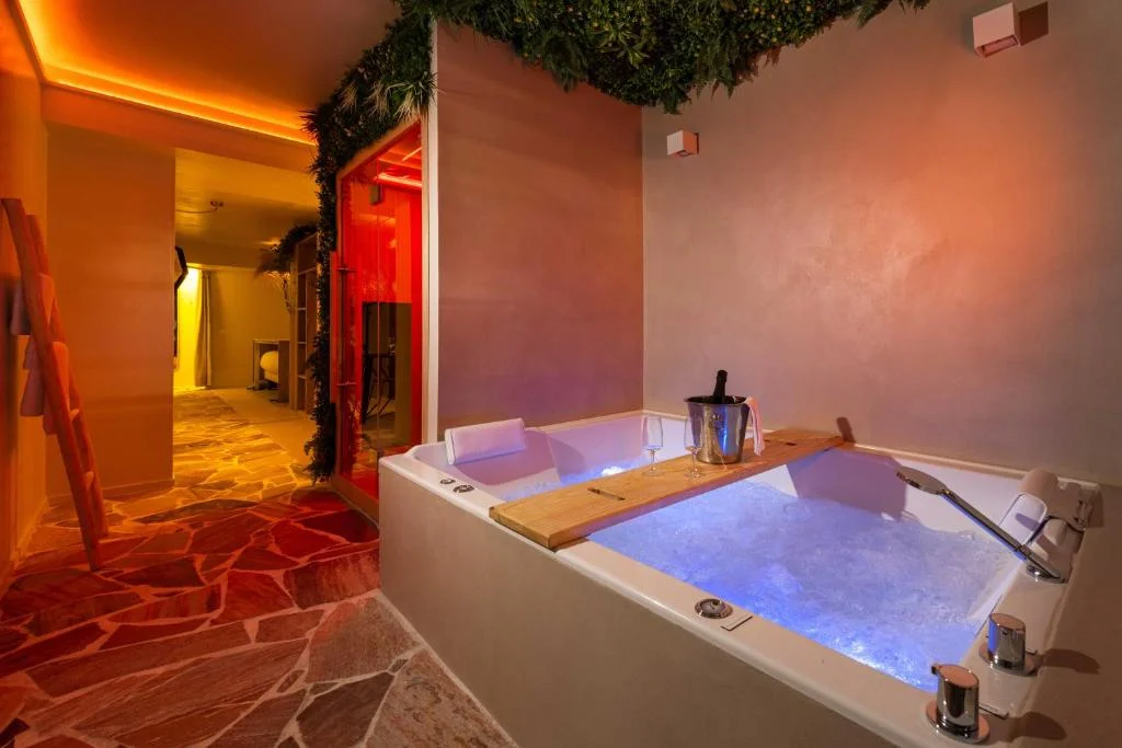 Minamina, chambre avec jacuzzi privatif — photo 2