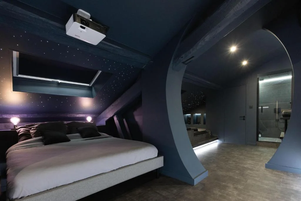 CEVA Suite Moonlight – Jacuzzi et Cinéma au Centre-Ville — photo 2