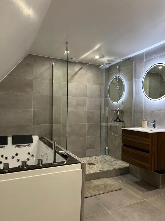 Charming Apartment with JACUZZI — photo 2