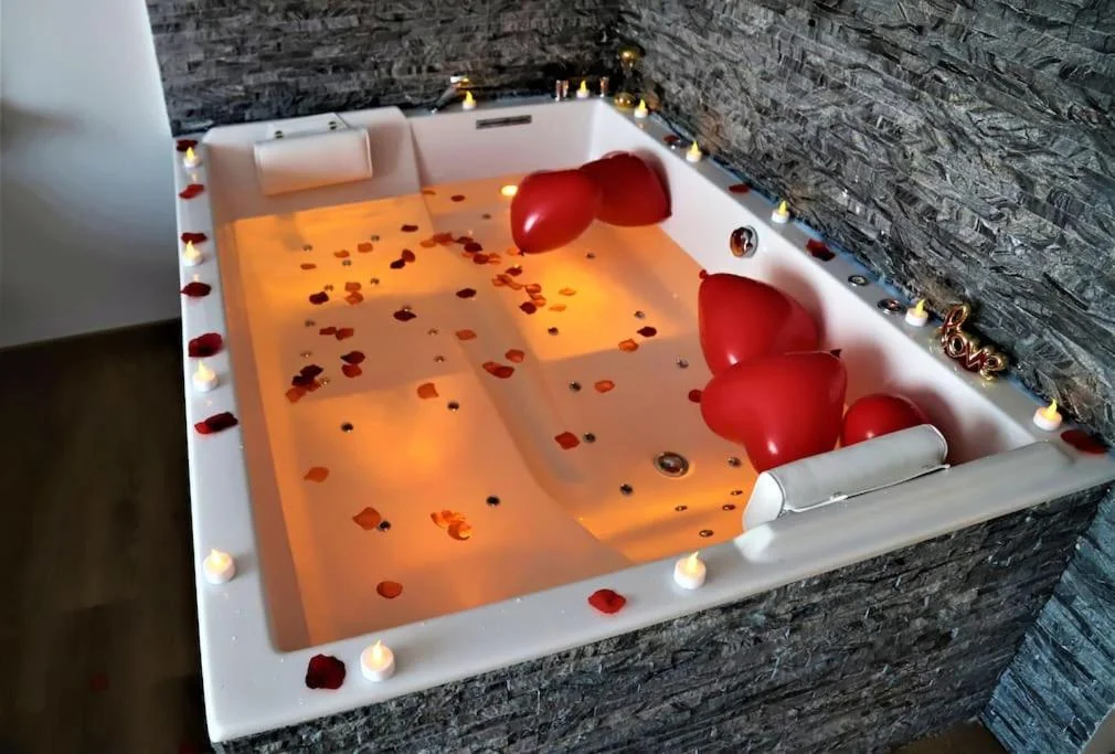 LE COCON- Jacuzzi & Sauna privés By SweetDreams