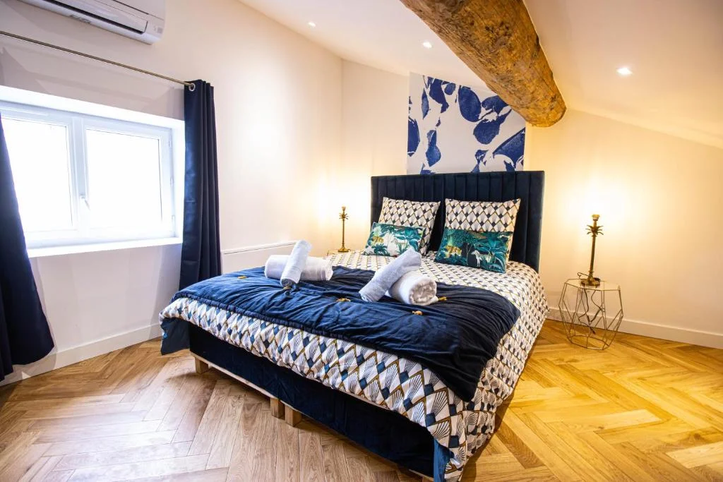 Suite Saphir - Jacuzzi & Sauna — photo 2