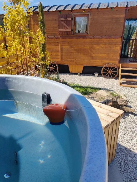 Roulotte D'Elfes : Escapade avec Vue et Bien-être