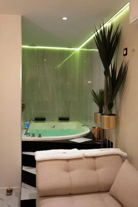 Love room Dubaï & Balnéo — photo 2