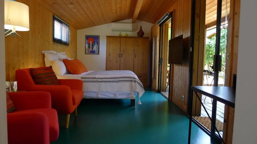 Les Piégonnaises - Deux luxueuses roulottes et la cabane en Drôme Provençale — photo 2