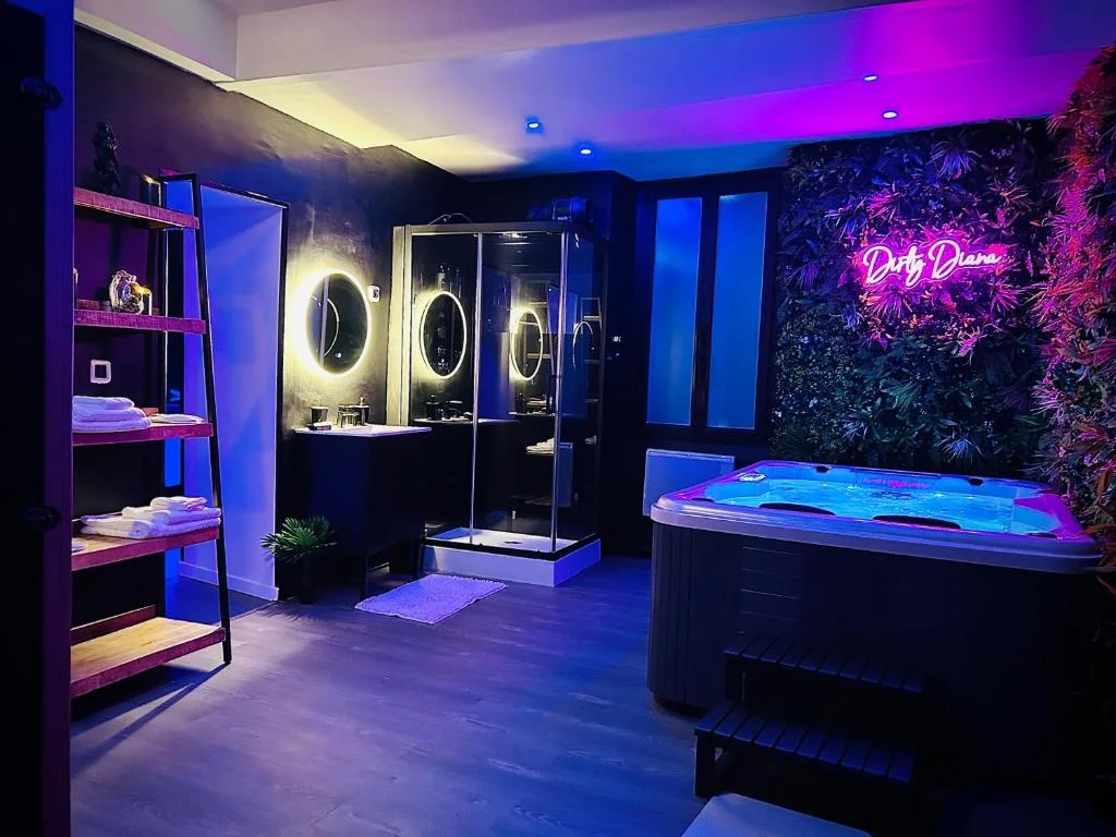 Love Room Suite Dirty Diana
