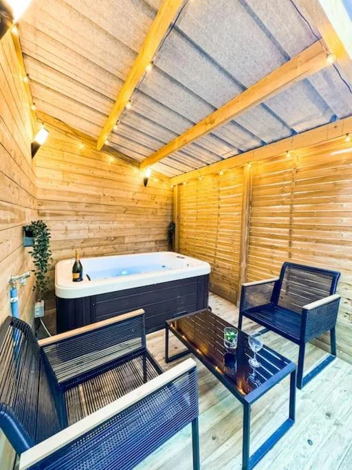 Suite romantique avec jacuzzi privatif — photo 2