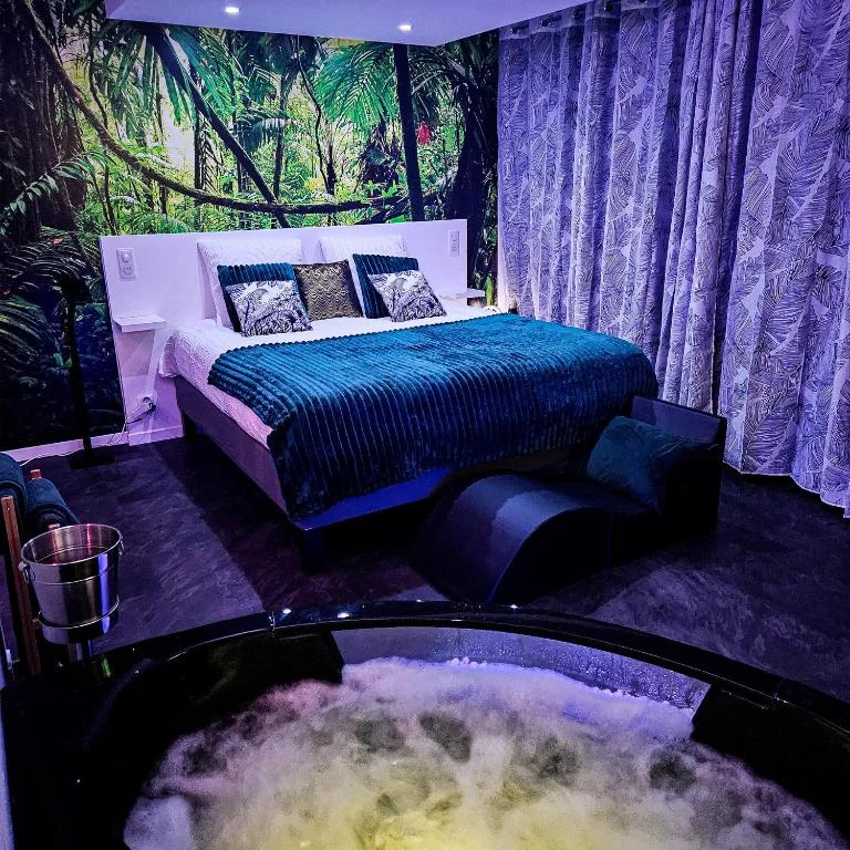 Loveroom avec Jacuzzi TIJUGO à Clermont-Ferrand — photo 2