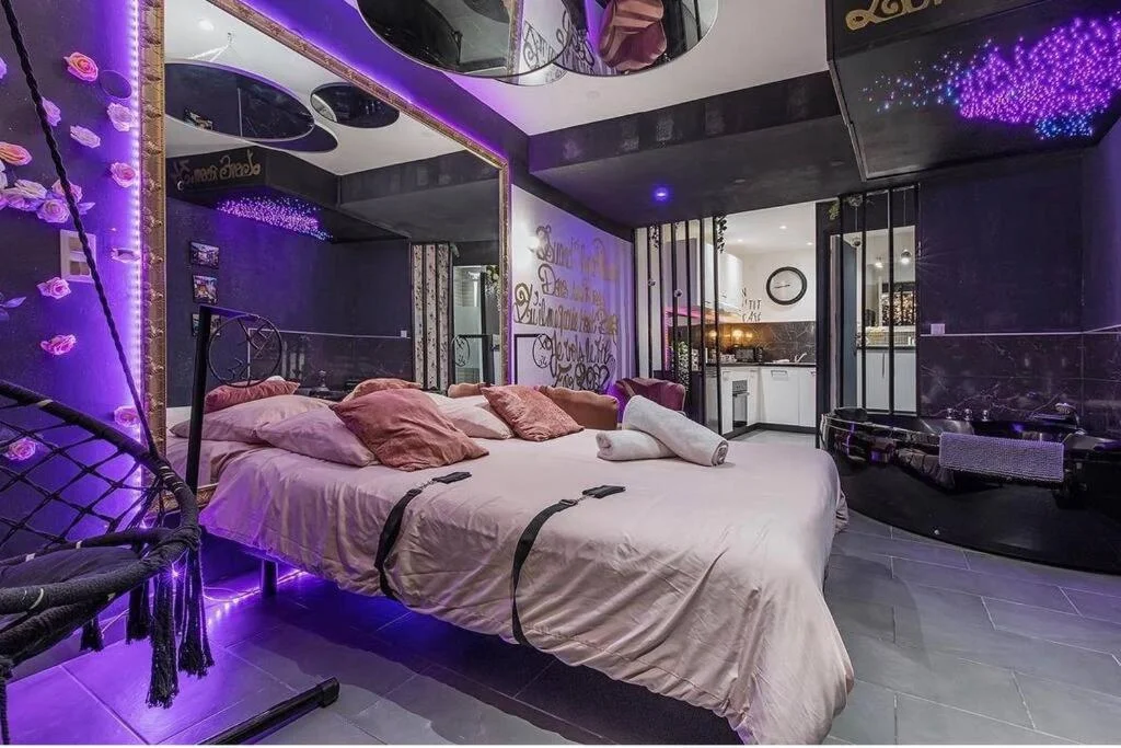 LA ROMANTIQUE ROOM