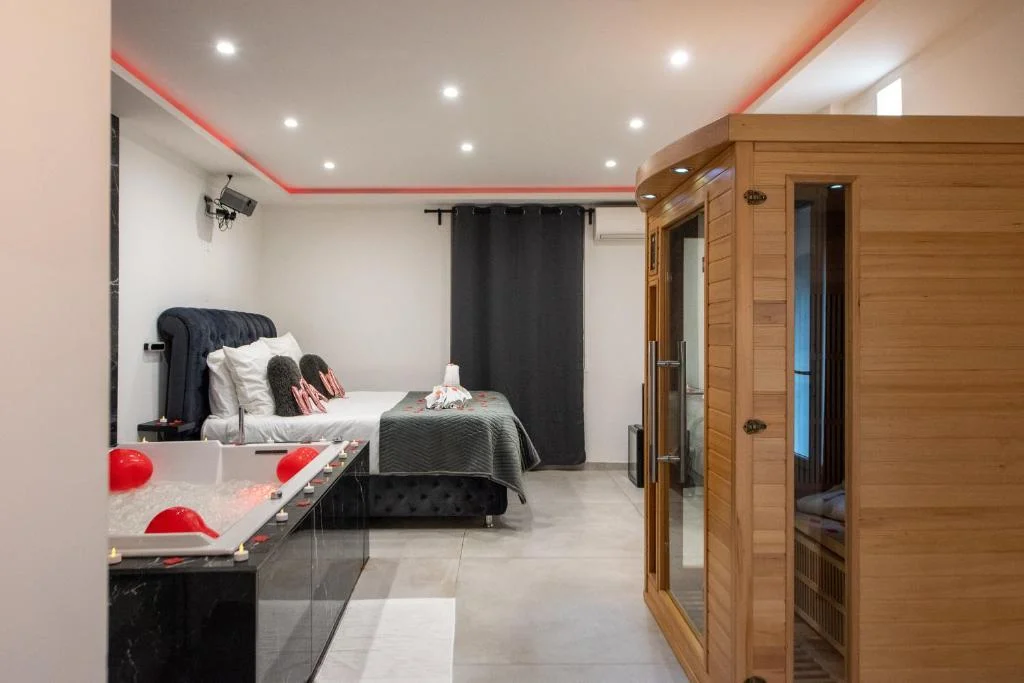 L'escapade - Jacuzzi & Sauna privés By SweetDreams