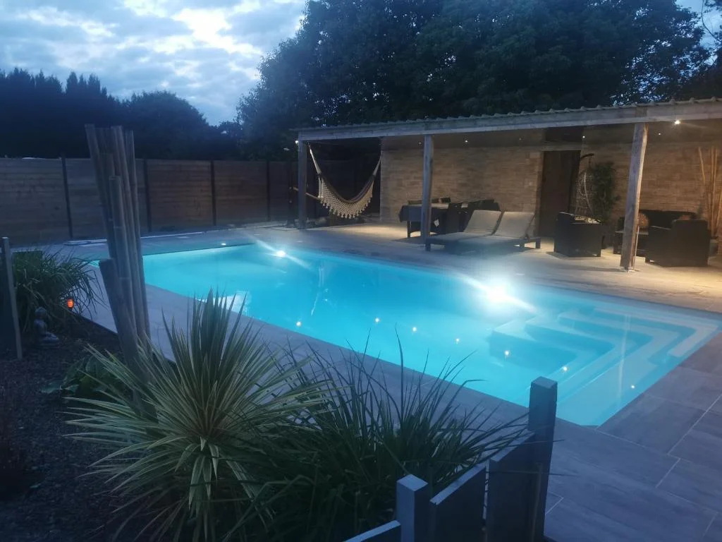 Logement Cosy avec piscine et jacuzzi privatifs
