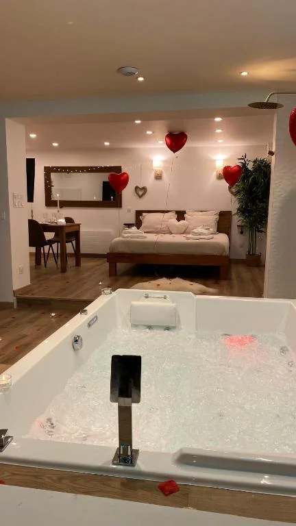 Love room Unique - Sauna / Jacuzzi — photo 2