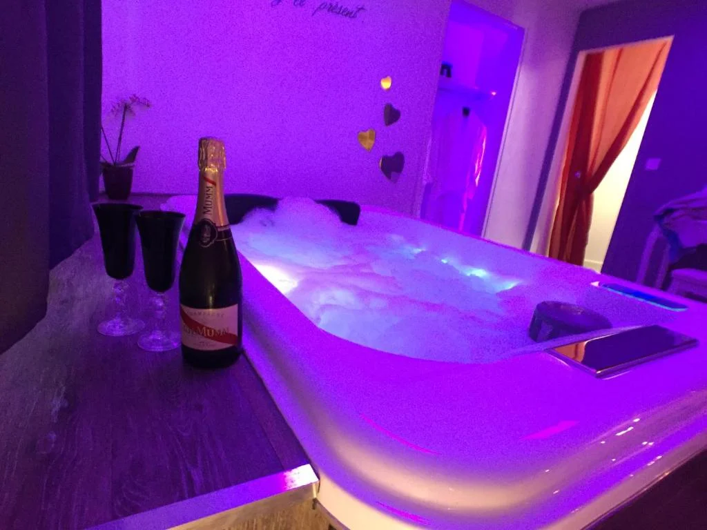 Suite Cupidon- Domaine des trois châteaux — photo 2