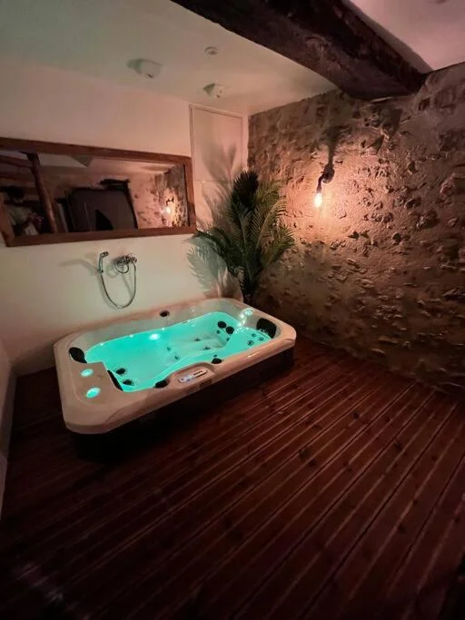 Maison suspendue avec jacuzzi privatif