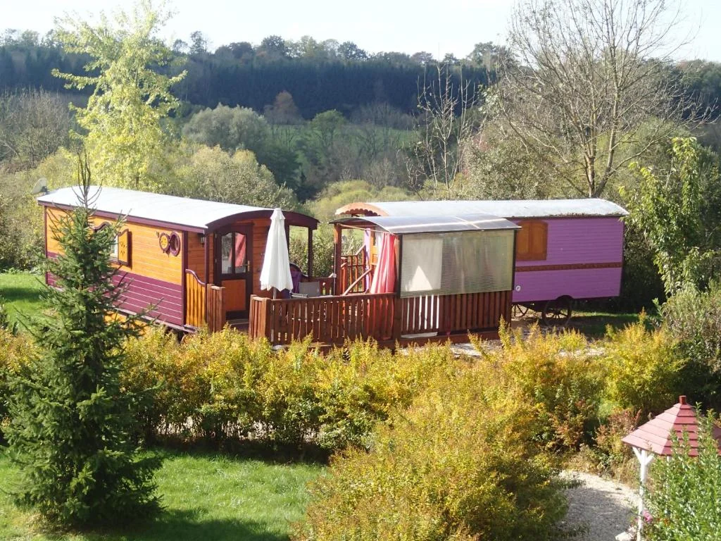 Roulotte de charme à Doucier : Évasion et spa