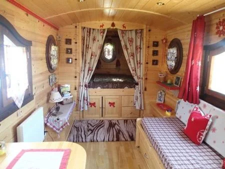 Roulotte de charme à Doucier : Évasion et spa — photo 2