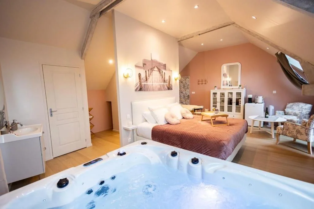 Le Cocon chambre avec Jacuzzi privatif Normandie - Couvains