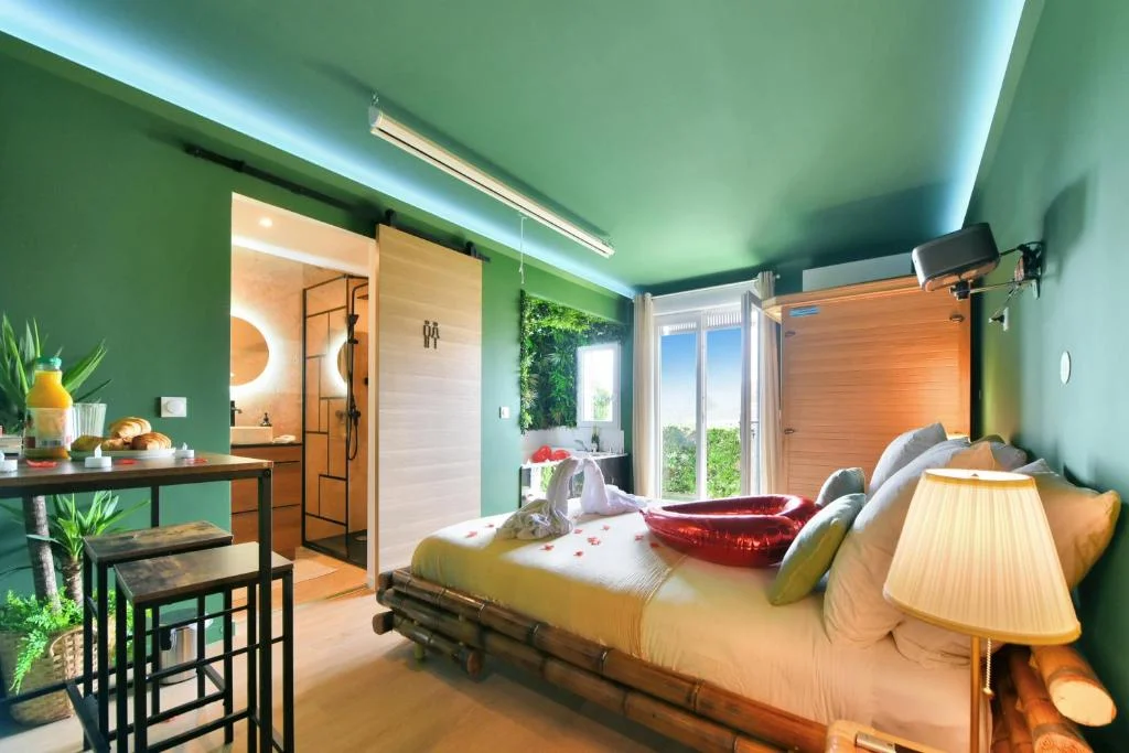 Jungle room Jacuzzi