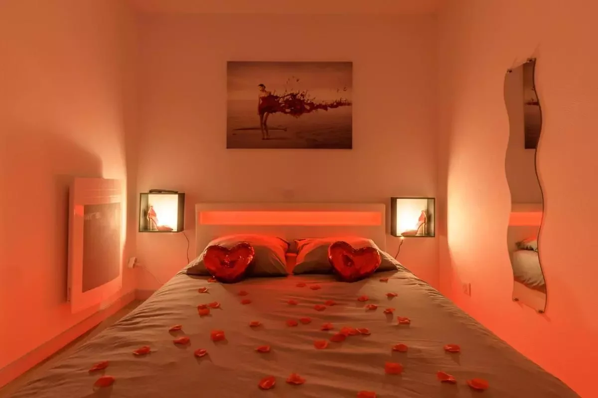 Love Room - Suite romantique avec spa privatif — photo 2