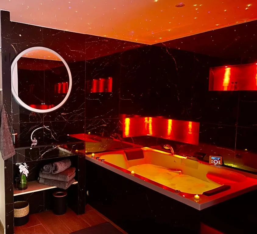 SPICY LOVE ROOM-jacuzzi sous un sublime ciel étoilés