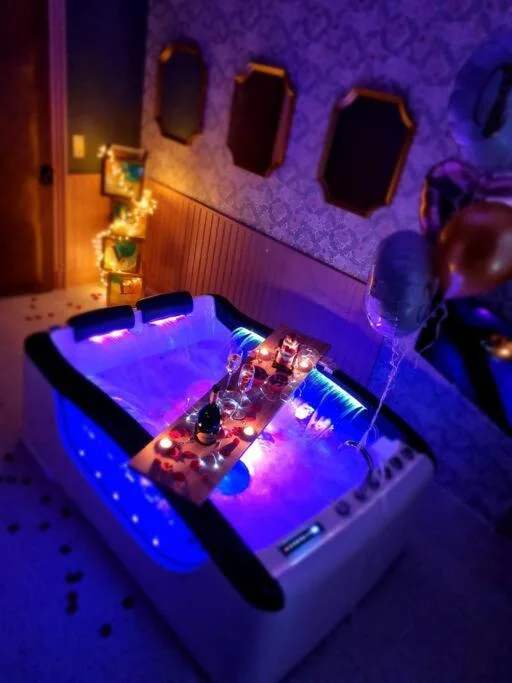 Royal Room jacuzzi