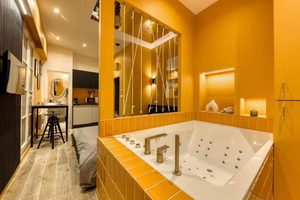 Deluxe SPA suite caramel sweetness