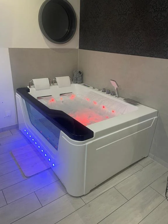 Appartement avec jacuzzi — photo 2