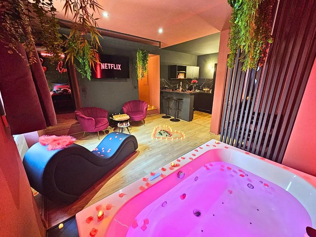 Suite Obsidian Love Room – au cœur d'Orange