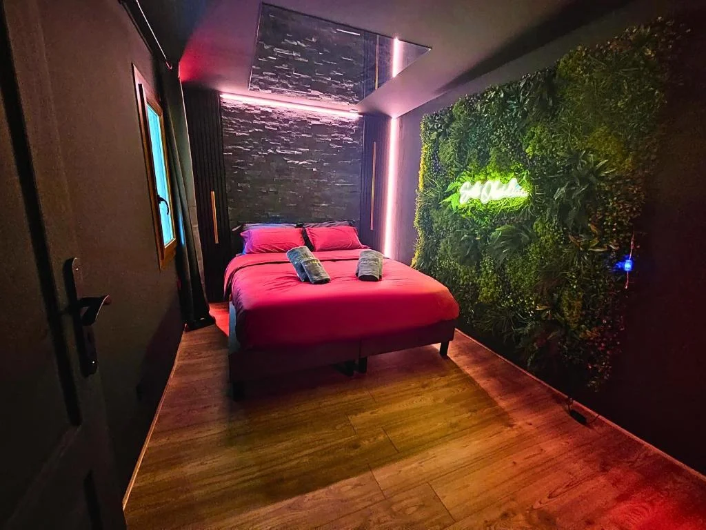 Suite Obsidian Love Room – au cœur d'Orange