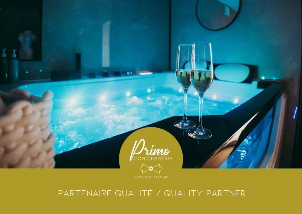 French Kiss – Love Room by PRIM0 C0NCIERGERIE