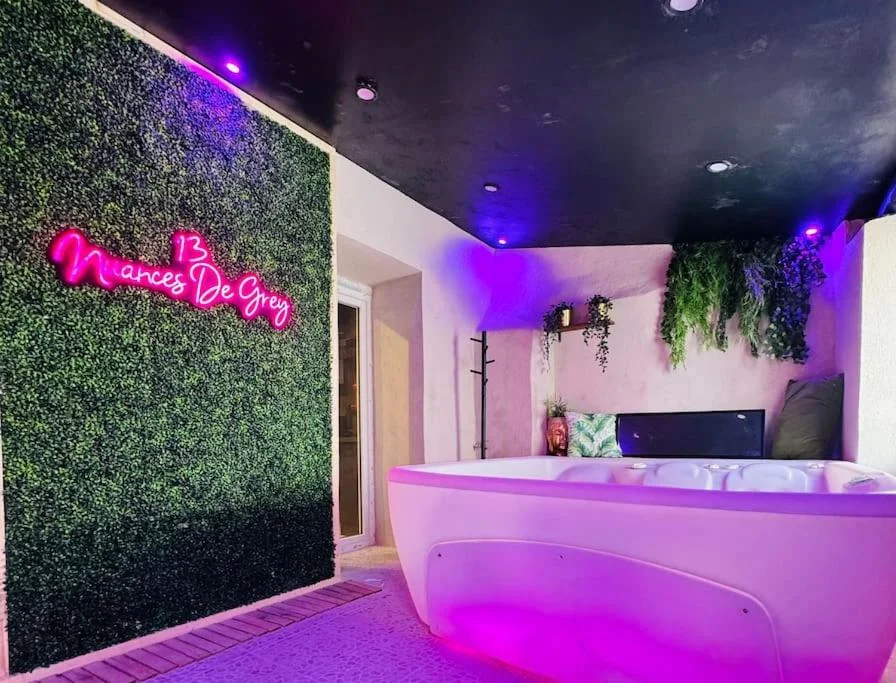 13 Nuances De Grey jacuzzi