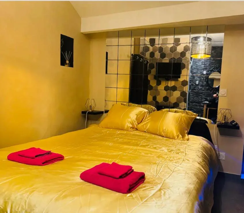 13 Nuances De Grey jacuzzi — photo 2