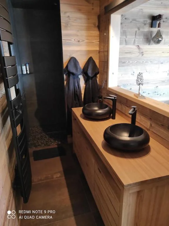 Chalet neuf avec jacuzzi privé