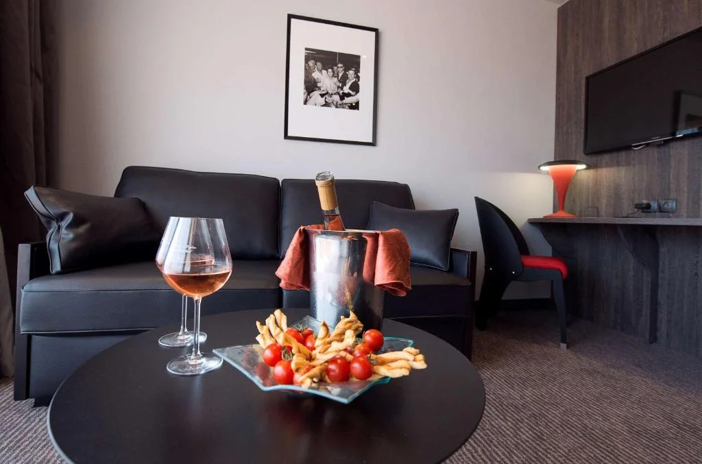 Best Western Premier Le Patio des Artistes Wellness Jacuzzi — photo 2