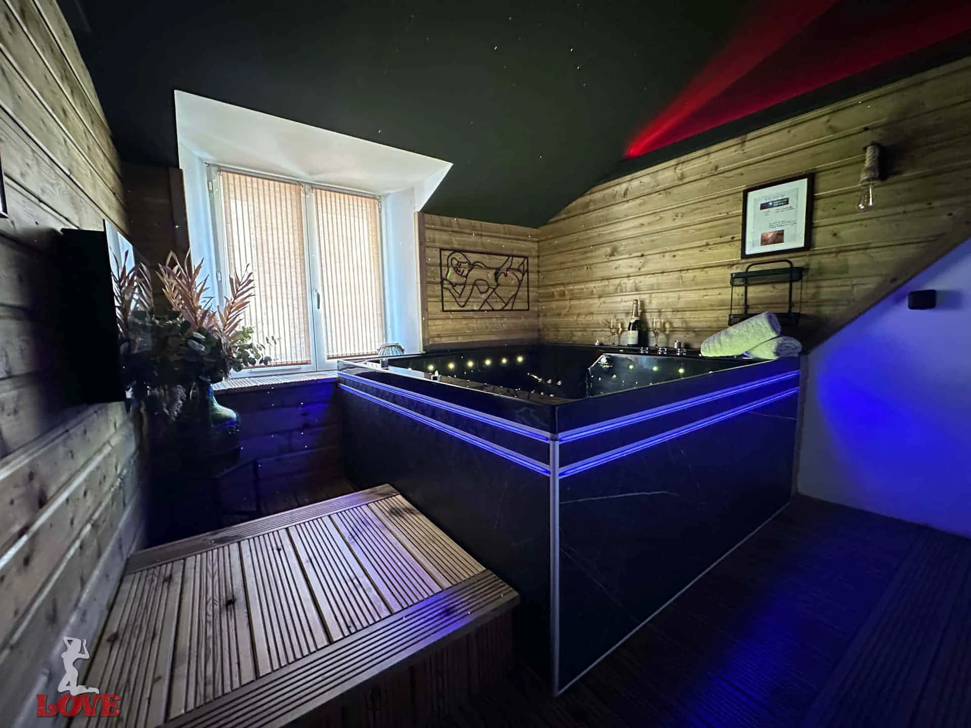 La Crèche Romantique — Love Room avec spa privatif et charme insolite