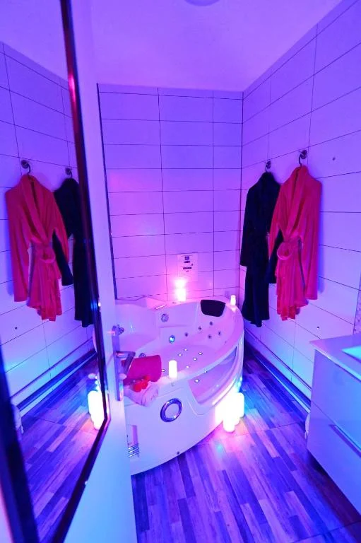 Luxe Sauna Privatif et Spa Balnéo à deux