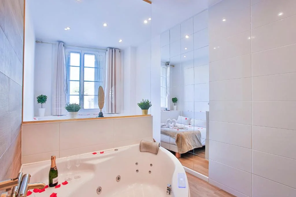 Escapade en Amoureux T2 luxueux, Love Room avec balnéo