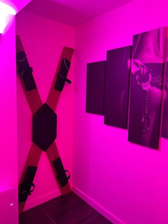 Love room: Aux plaisirs des sens jacuzzi privé