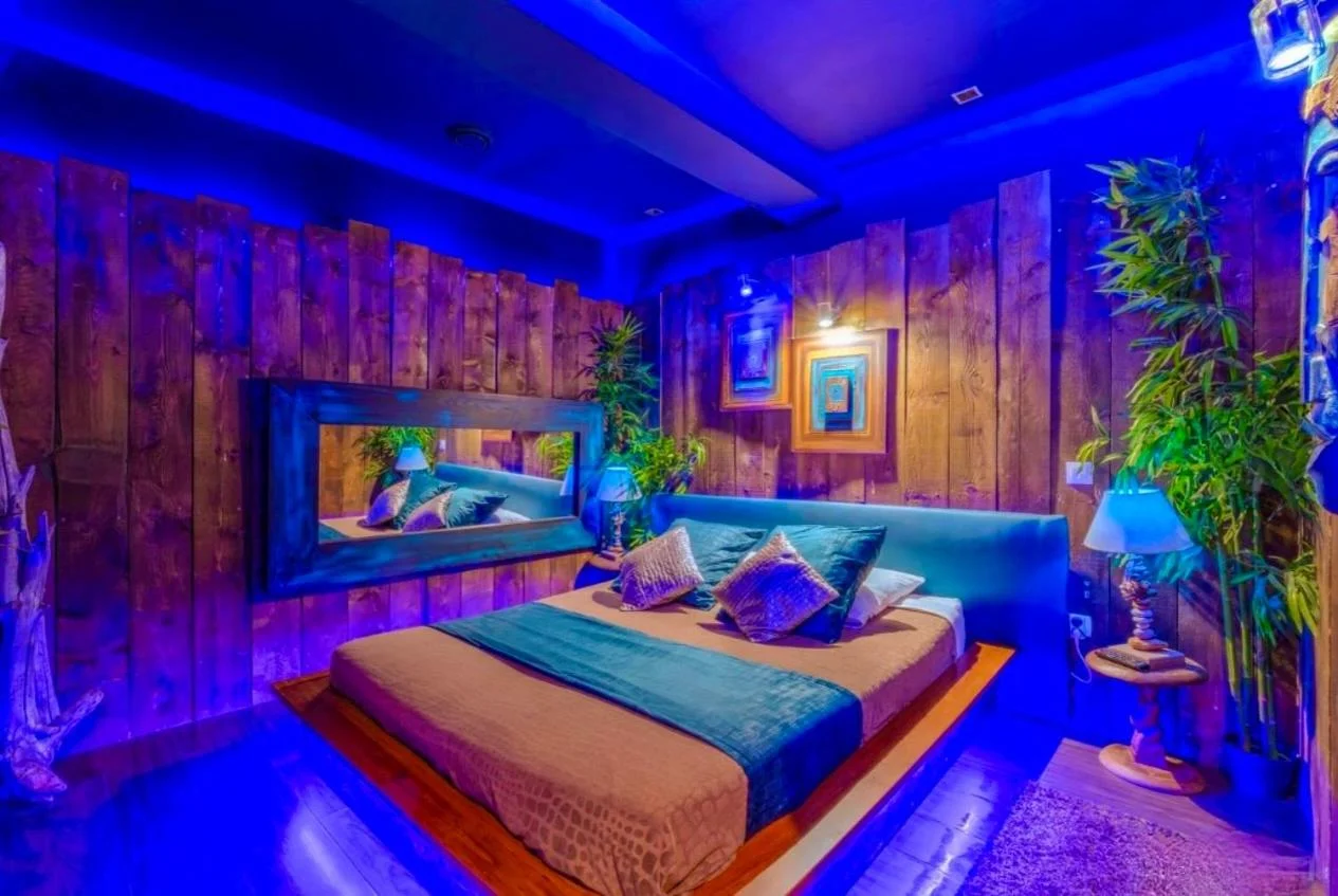Love Room Evasion Duo — photo 2