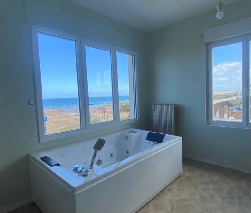 Chambre avec Spa privatif et vue sur mer