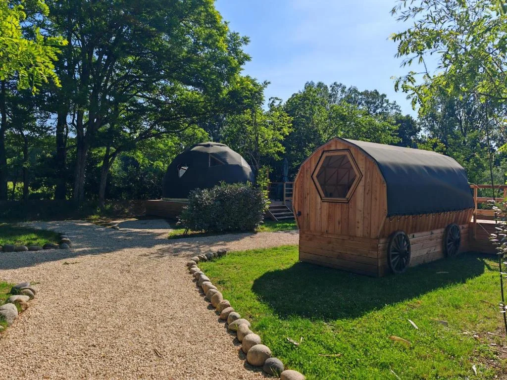 Camping de l'Arche : Roulotte géodésique au cœur de Lanas — photo 2